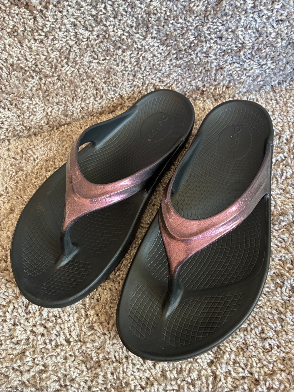 OOFOS OOlala Women’s Black Luxe Thong Recovery Rose Sparkle Sandals size 10
